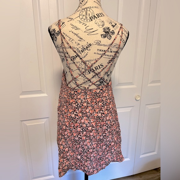 Strappy Backless Summer Beach Dress - Picture 3 of 4